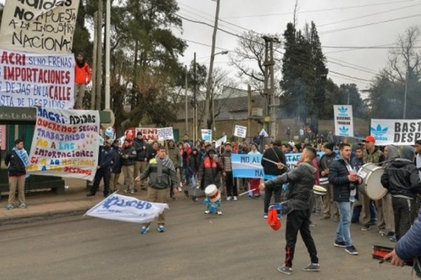 Despidos en planta de Adidas