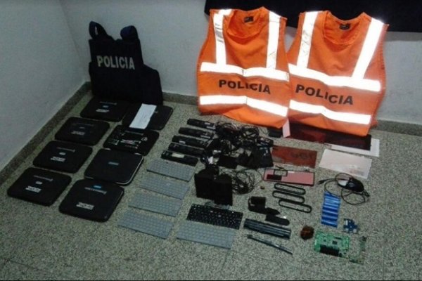 Robo a escuela de Mburucuyá: detuvieron a tres menores y recuperaron nueve netbooks