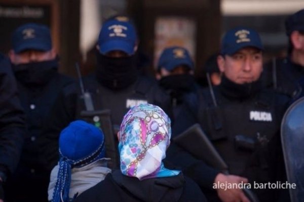 Más represión contra los mapuches: Gendarmería está dentro de la comunidad y disparando