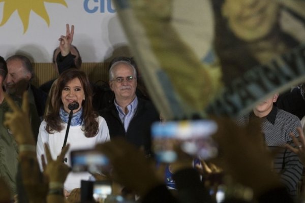 Cristina Kirchner se impone por cuatro puntos en la elección del domingo