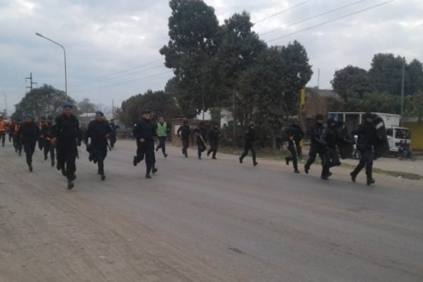 reprimen una protesta de trabajadores y los encierran en el ingenio Ledesma