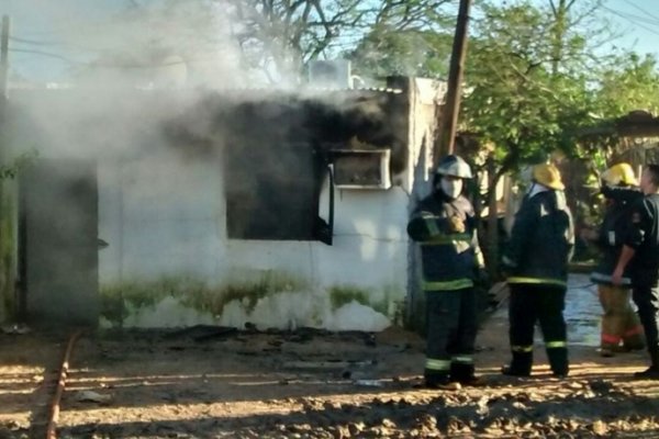 Incendio dejó daños totales en una casa en barrio San Antonio