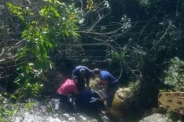 Adolescente sufrió heridas tras caer a una alcantarilla en Esquina