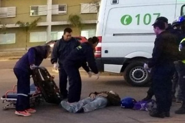 Dos personas resultaron fuertemente heridas tras choque de motos en avenida Pedro Ferré