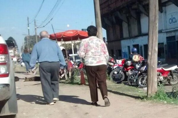 Motochorros amenazaron a un jubilado y le robaron el sueldo a metros del Centro de Pagos