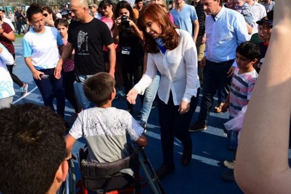 Cristina apuntó a la deuda del Gobierno en salud