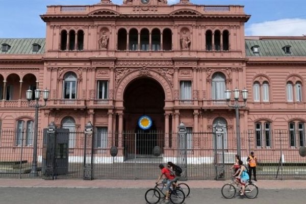 Dos jóvenes fueron detenidos cuando intentaban ingresar a la Casa de Gobierno