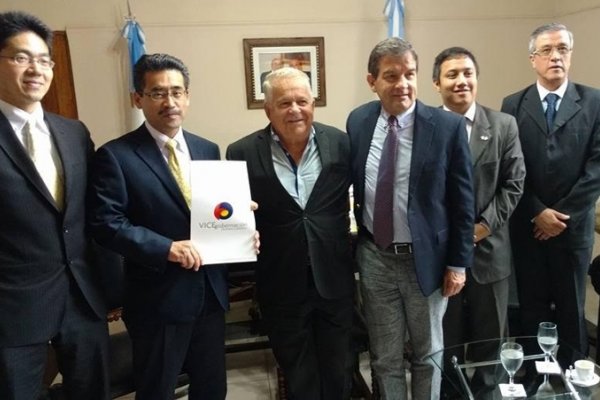 Dos Santos recibió a representantes de la Embajada de Japón