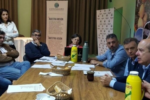 Renatre en la reunión de Fedecoop con Gustavo Canteros