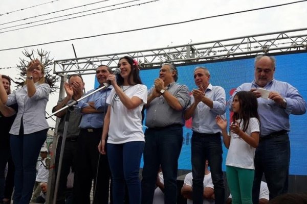 Multitudinaria caravana y posterior acto en apoyo a la fórmula Viviana Pelozo-Daniel Bruno en San Roque