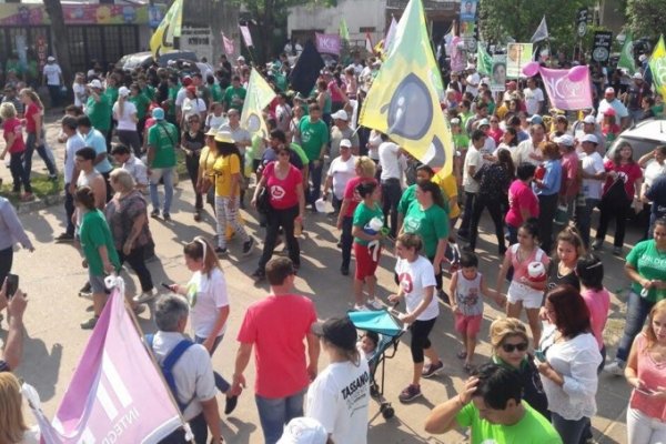 Multitudinaria caminata de ECO+Cambiemos en Mil Viviendas