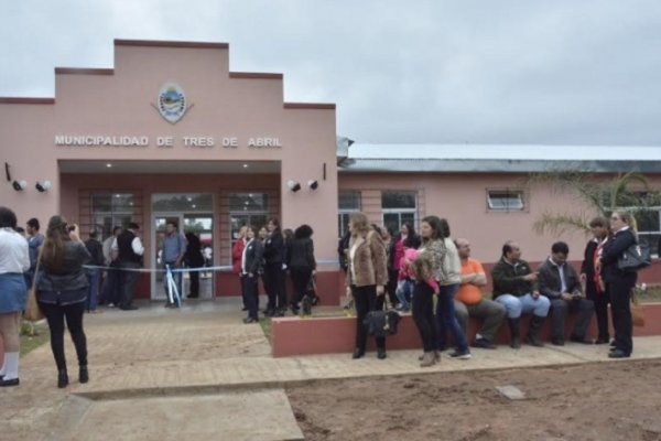 Colombi inauguró el edificio municipal de 3 de Abril