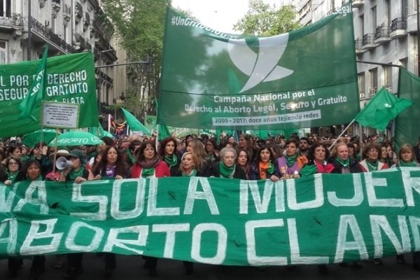 Masiva convocatoria en Plaza de Mayo: un grito Global por el Derecho al Aborto Legal