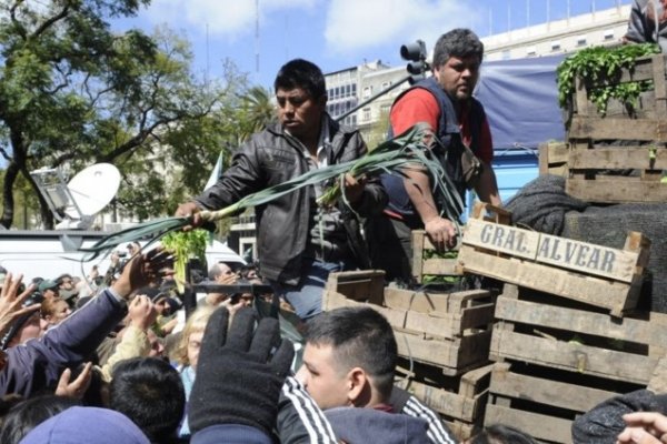 Productores venderán verdura en Plaza de Mayo para demostrar lo poco que les pagan