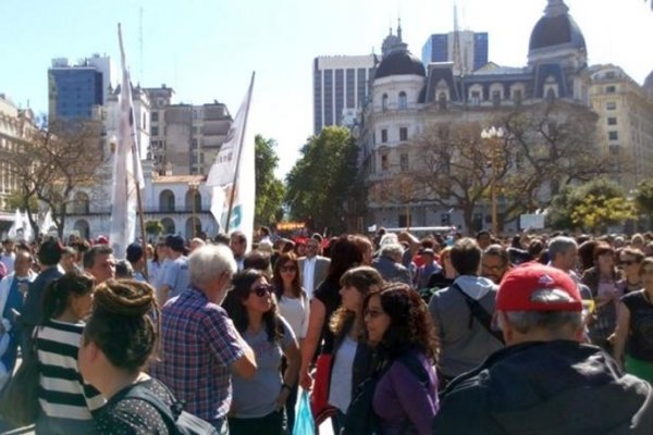 Realizan acto en Plaza de Mayo en reclamo de Justicia por Santiago Maldonado