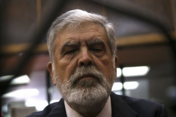 El ex ministro Julio De Vido pidió licencia como diputado nacional