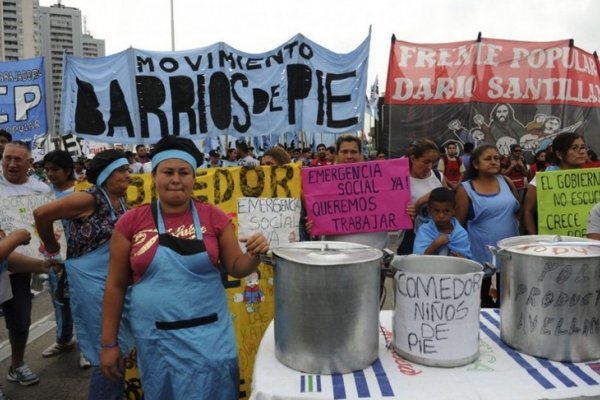 Protestas con ollas populares en pleno Centro porteño