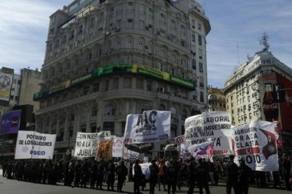 Marcha de trabajadores de Pepsico contra la CGT y la reforma laboral