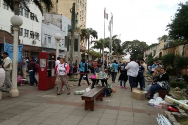 Corrientes: Organizaciones sociales realizan piquete frente a las oficinas del INVICO