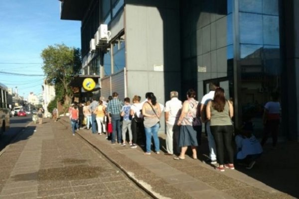 Corrientes: este viernes inicia el pago de sueldos a estatales