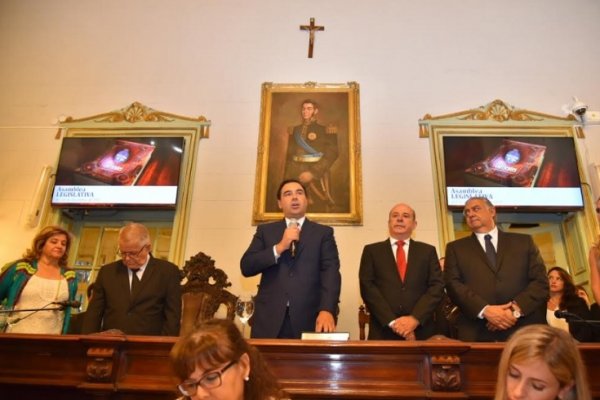 Valdés asumió como gobernador de Corrientes