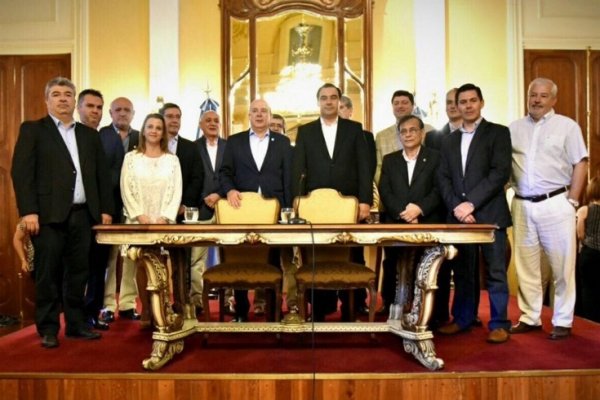 Corrientes: El gobernador Gustavo Valdés tomó juramento a los Ministros de su Gabinete