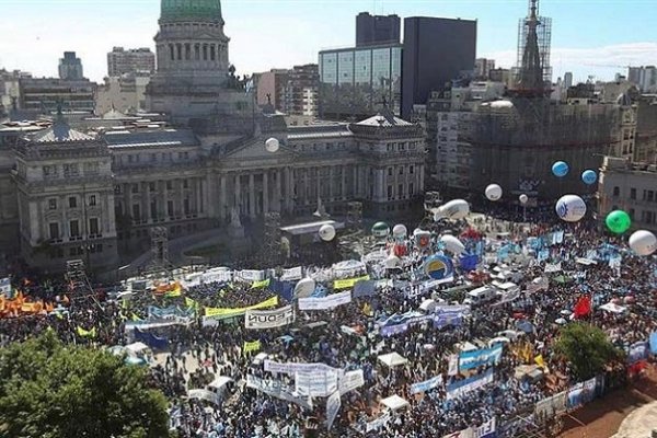 Convocan a una nueva marcha al Congreso el lunes contra la reforma previsional