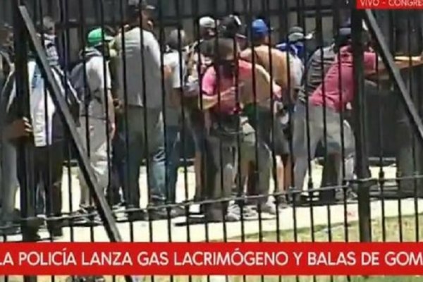 Incidentes y tensión frente al Congreso