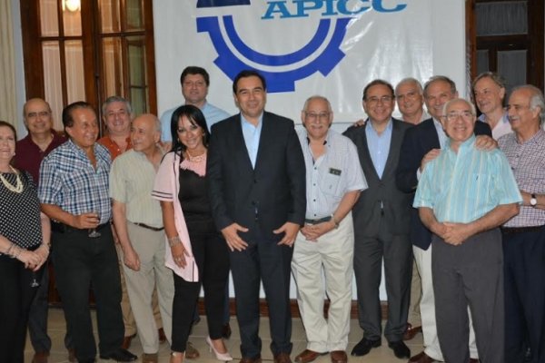 Valdés estuvo presente en la cena de fin de año de la APICC