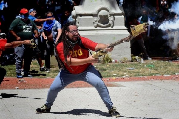 Piden la detención de Sebastián Romero, el ex candidato que disparó un mortero casero