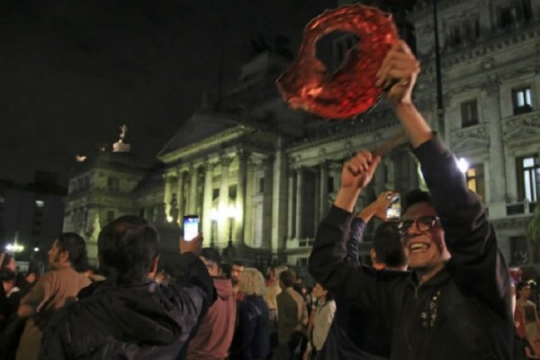 Nuevos cacerolazos en todo el país contra la reforma previsional