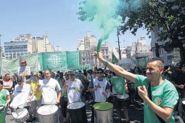 ATE denunció 70 despidos en el Ministerio de Defensa y y anunció un nuevo paro