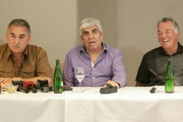 Moyano y Barrionuevo unieron fuerzas para exigir paritarias libres y sin topes