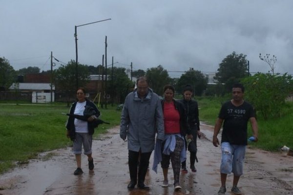 Eduardo Tassano recorrió los barrios afectados por el temporal