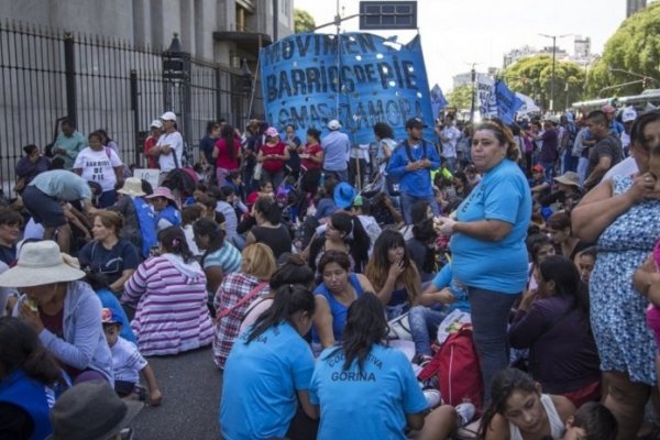 Barrios de Pie marchó para reclamar la Emergencia Alimentaria