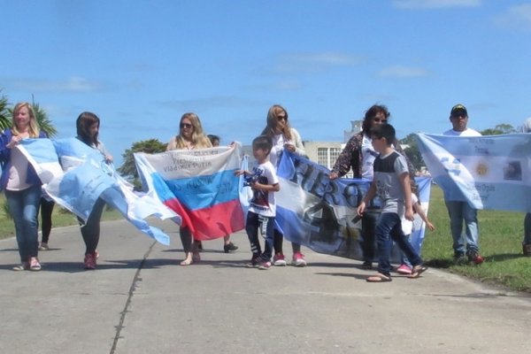 Submarino ARA San Juan: Familiares le pidieron a Aguad ayuda económica para los hijos de los tripulantes