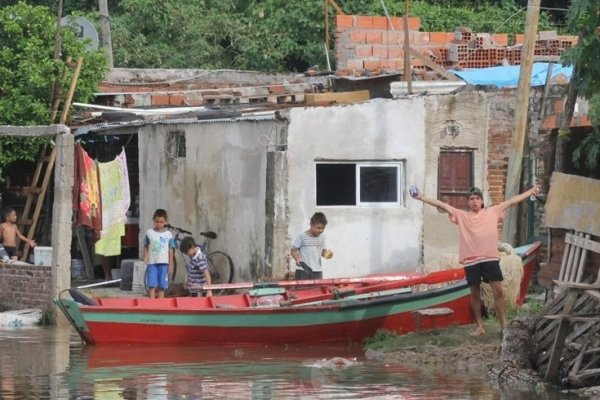 Corrientes: Vecinos afectados por la crecida dicen sentirse solos y muchos no tienen donde ir