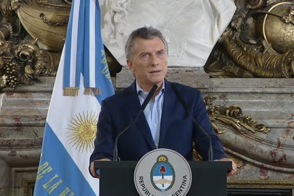 Macri reduce 25% cargos políticos, congela sueldos y familiares de ministros no podrán ser parte del Gobierno