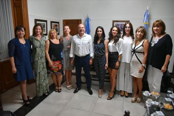 Canteros se reunió con una comitiva de mujeres emprendedoras