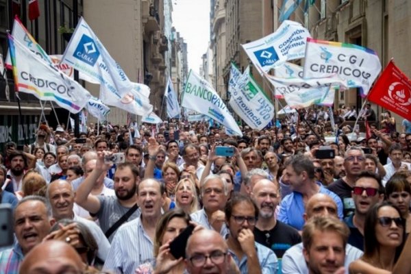 Revés judicial para el Gobierno que beneficia a los bancarios