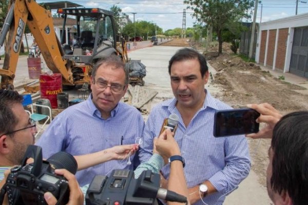 Valdés recorrió con el intendente Tassano obras que la Provincia ejecuta en Capital