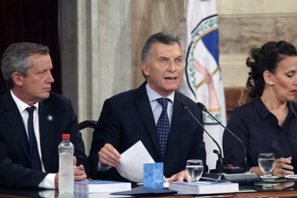 Con el aborto en el centro del debate, Macri se reúne con sus legisladores