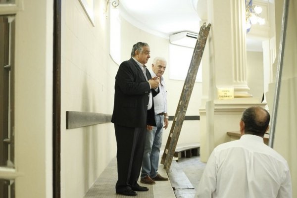 Cassani en los detalles de la restauración del recinto legislativo