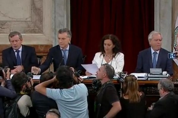 Michetti a Monzó: Ayudame, no me dan pelota