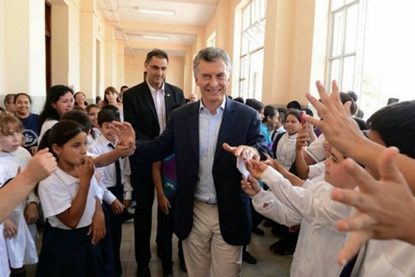 Macri llegó a Corrientes para inaugurar el ciclo lectivo