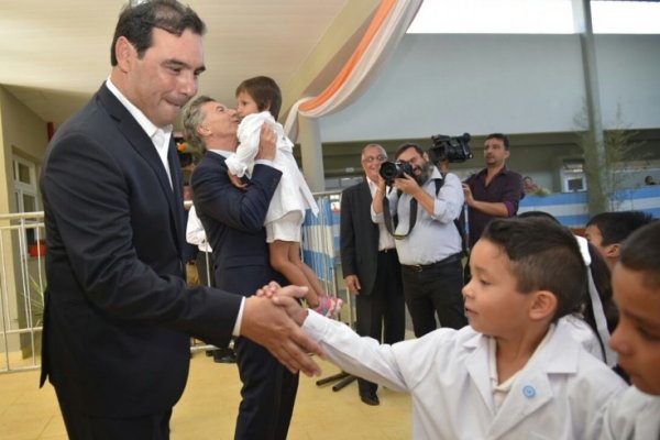 Imágenes del presidente Macri en el inicio de clases en Bella Vista