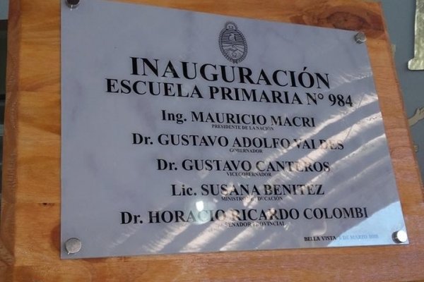 Colombi se coló en una placa de inauguración