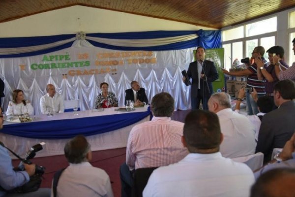 Valdés inauguró una escuela en Apipé y reafirmó la soberanía argentina de la isla