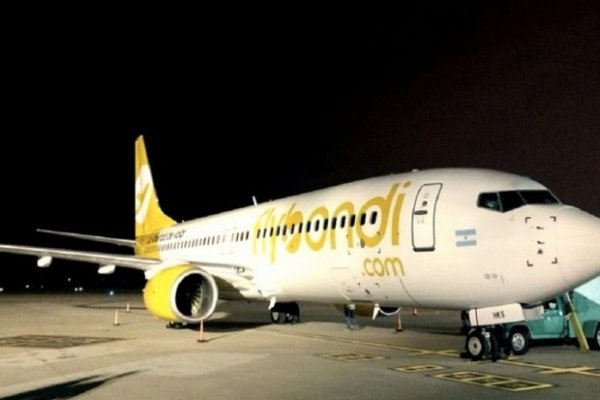 Nueva falla de Flybondi: pasajeros quedaron varados toda la noche