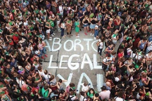 Según encuesta, más de la mitad de los argentinos está a favor de la despenalización del aborto